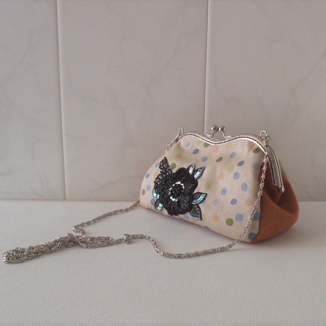 M-shape dots large (kisslock) purse / brown - 化妆包/杂物包 - 棉 卡其色