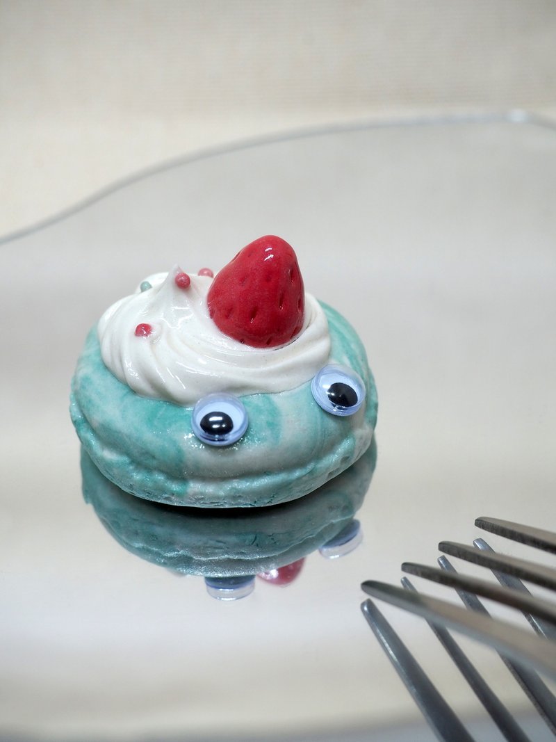 半半马卡龙甜点怪兽 陶艺戒指台 - 玩偶/公仔 - 陶 绿色