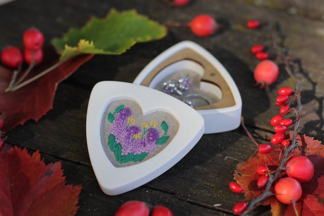 Ring box, Wedding ring box with hand embroidery. - 其他 - 其他材质 多色