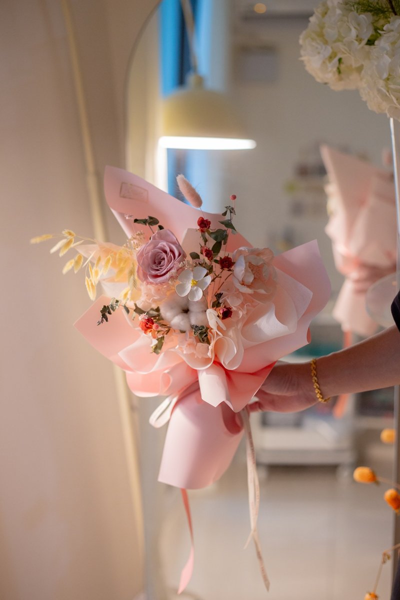 DAY OFF 粉色系永生花花束 扩香花束 索拉花 韩式手绑花 ins 风 - 干燥花/捧花 - 植物．花 