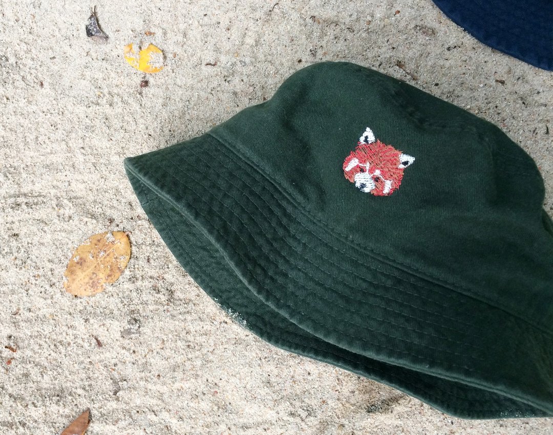 Red Panda-Bucket Hat / Embroidery / Dark Green, Dark Blue Colors【雙 11 限定】 - 帽子 - 棉 多色