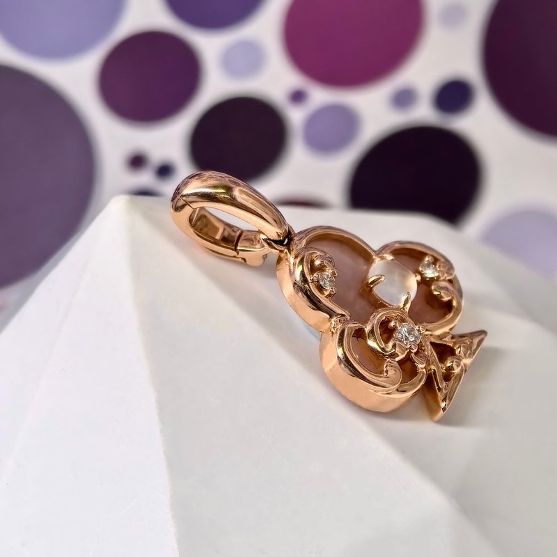 爱丽丝-18K玫瑰金粉色蛋白石梅花形吊坠配绿色蛋面翡翠及白钻石 - 项链 - 宝石 