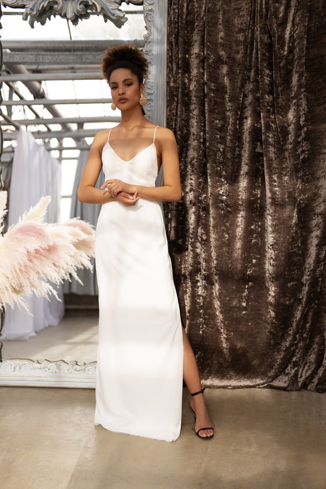 Slit skirt dress. Sleep bridal gown. Light open back combination dress. - 晚装/礼服 - 其他材质 白色