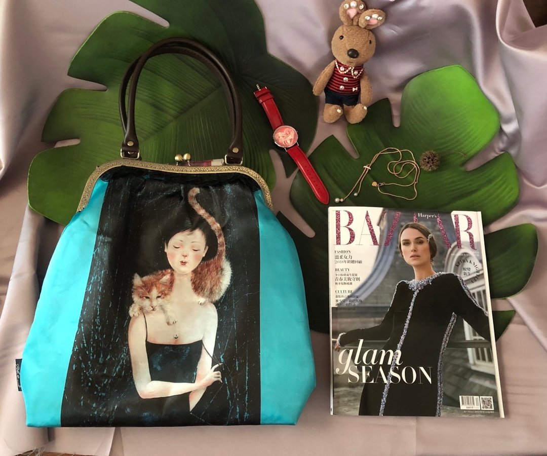 女人与猫(蓝)-国内名画限量订制包/口金侧背包/大容量背包/肩背包 - 侧背包/斜挎包 - 棉 蓝色