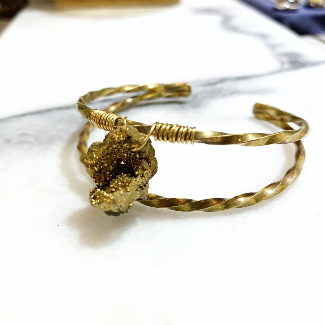 铜手作_古铜金色晶洞石英石黄铜活动手环 - 手链/手环 - 宝石 金色