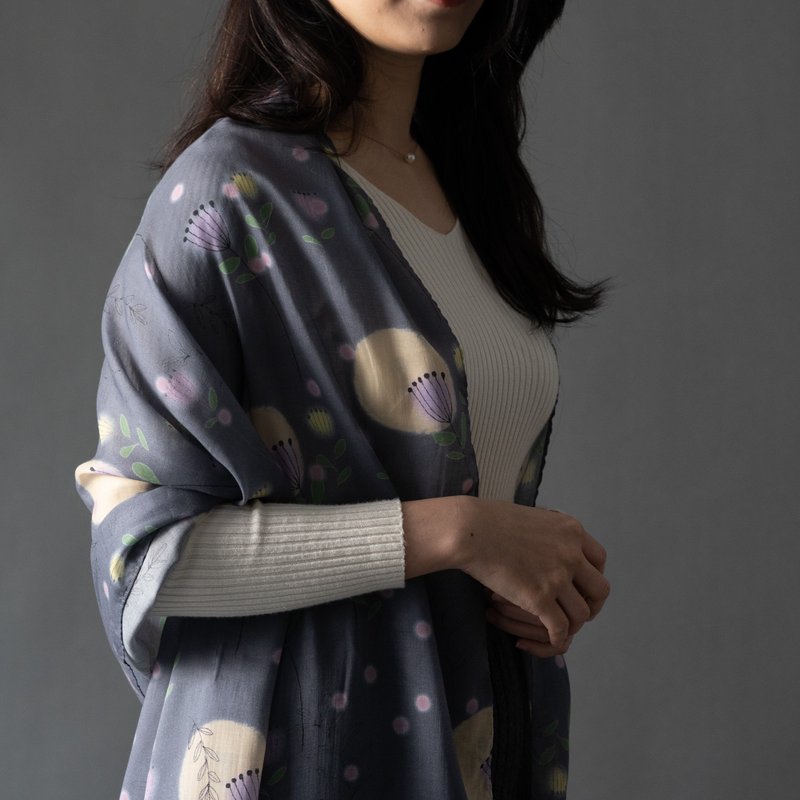 花语系列电绘插画长条丝巾-灰黑色  丝巾 - 围巾/披肩 - 棉．麻 