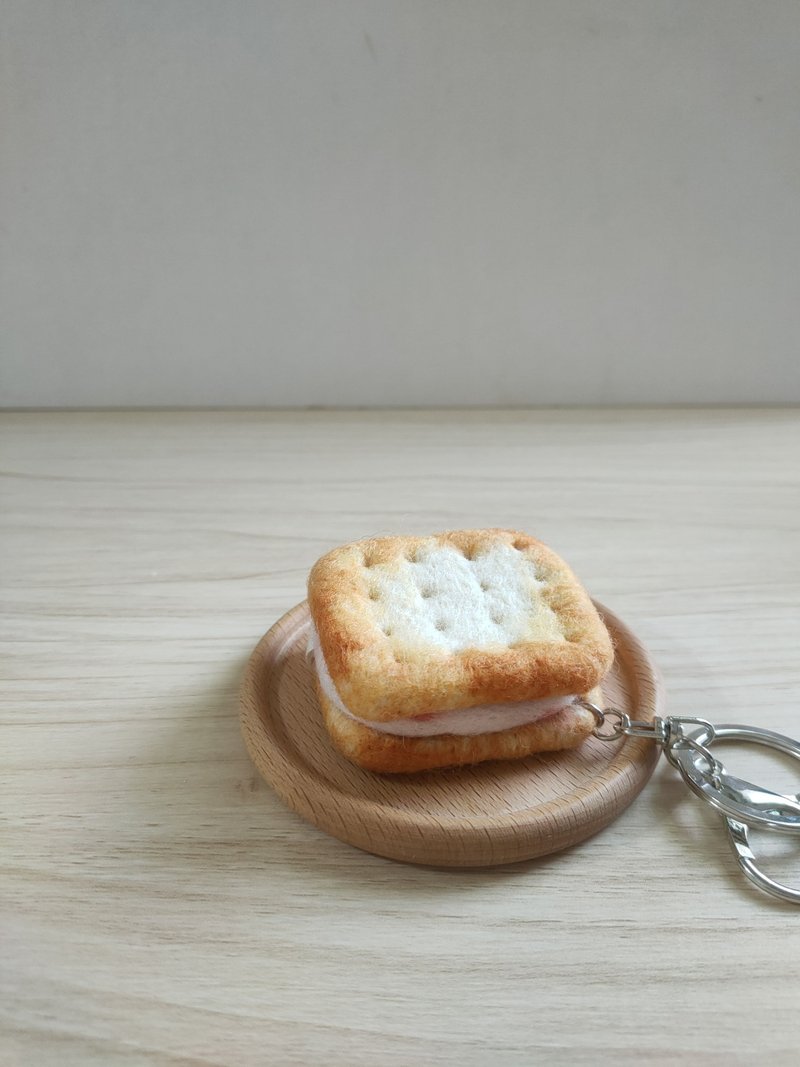 【手作羊毛毡】苏打饼干牛轧饼吊饰 - 吊饰 - 羊毛 金色