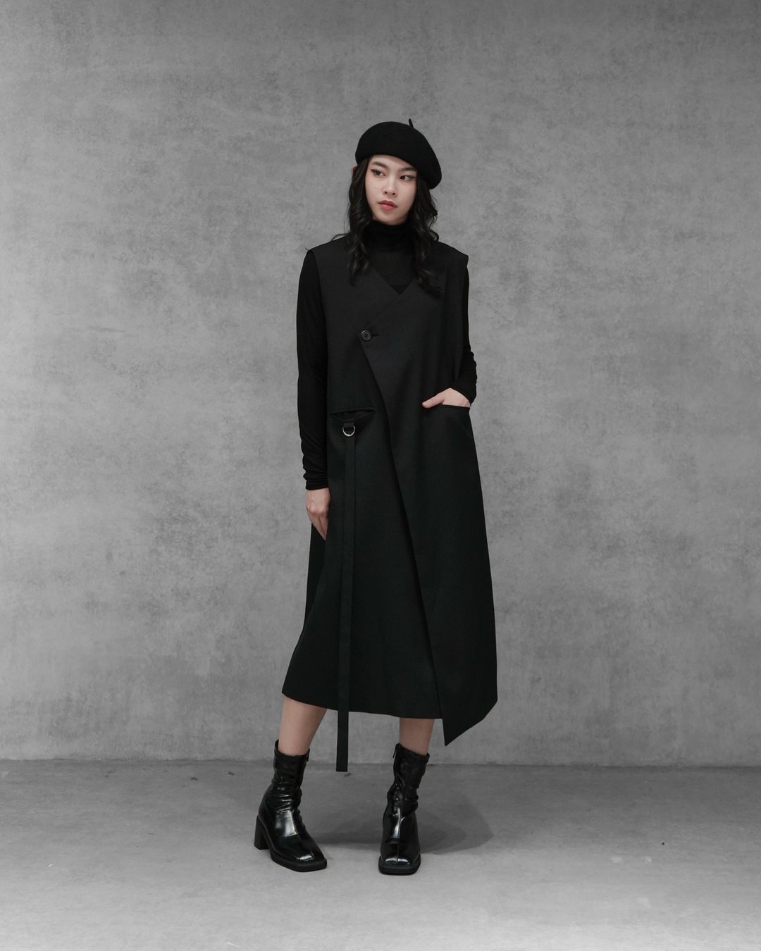 MUKK DESIGN 斜裁条绳长版背心 - 女装休闲/机能外套 - 聚酯纤维 黑色