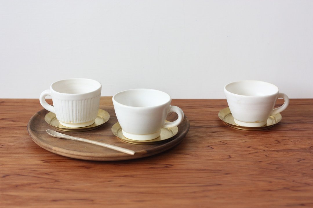 每日使用系列-冬日柔雪白小杯（一组三个，包含黄铜茶托） - 茶具/茶杯 - 陶 白色