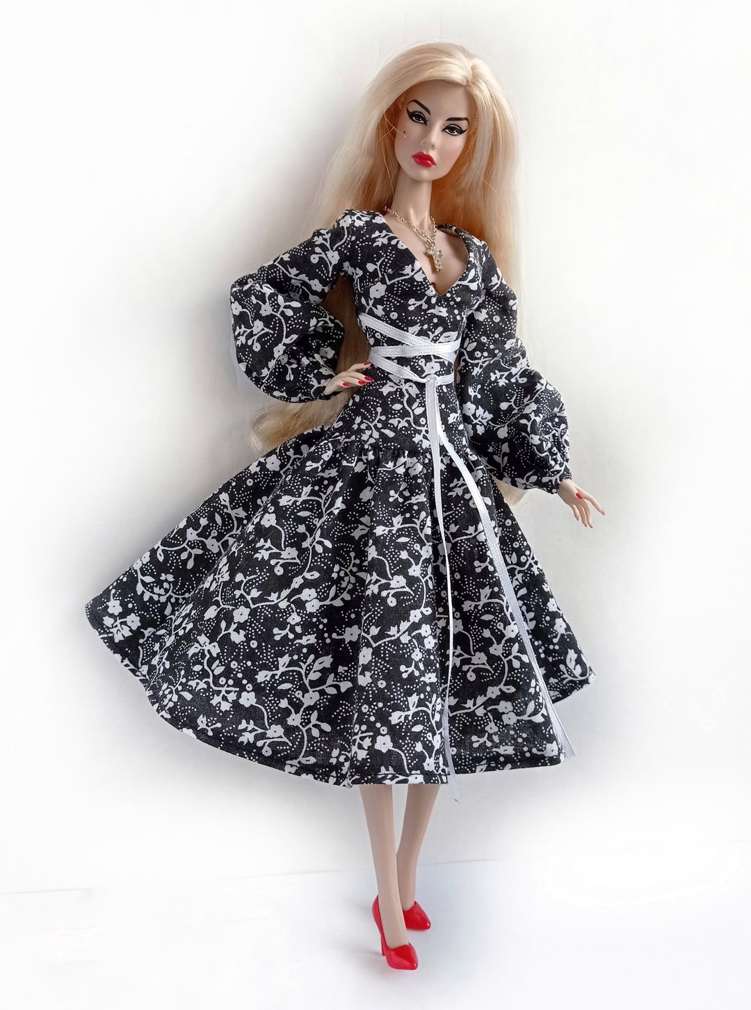 La-la-lamb Black dress with floral print for Fashion Royalty FR2 12 inch dolls - 玩偶/公仔 - 棉．麻 黑色