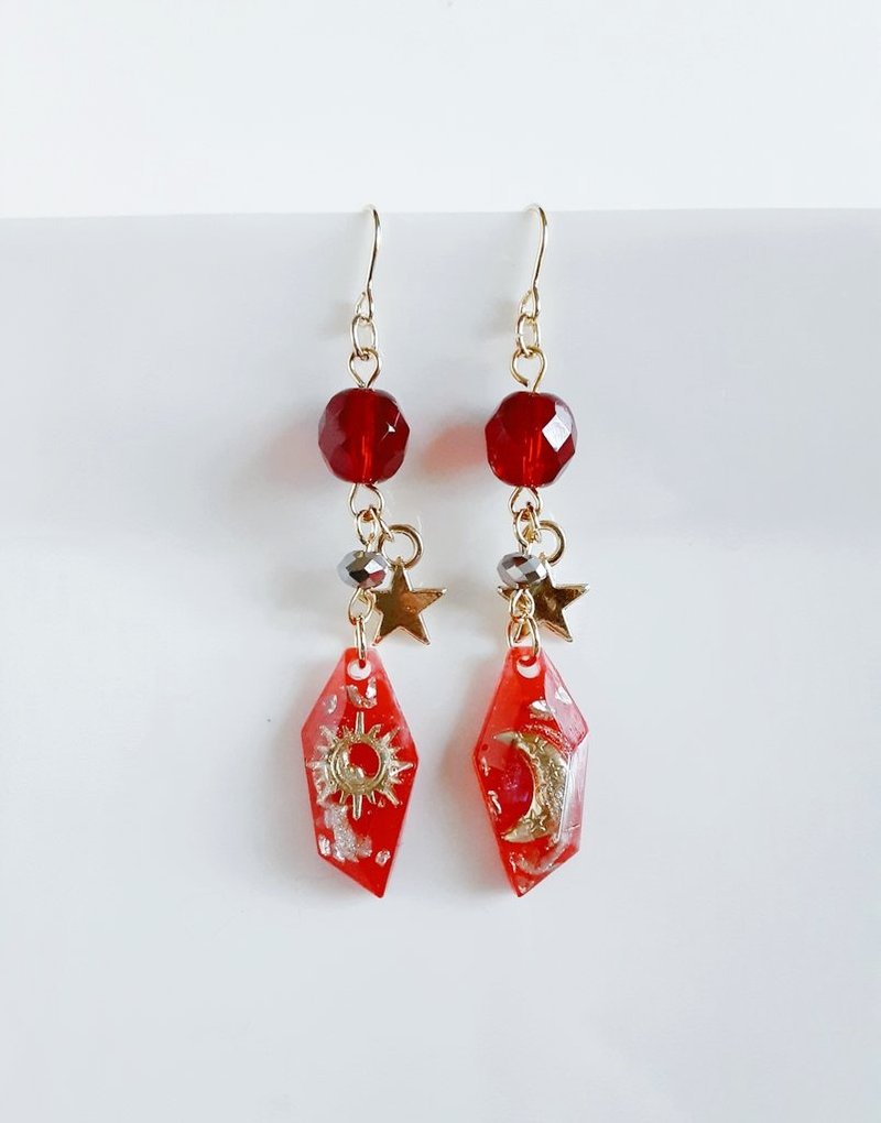 限量一对 太阳与月亮漂浮于树脂配件中的梦幻耳环，搭配 Fire Polish 捷克钻石珠，红色，时尚，礼物，树脂，可更换为抗过敏耳针或耳夹。 - 耳环/耳夹 - 树脂 红色