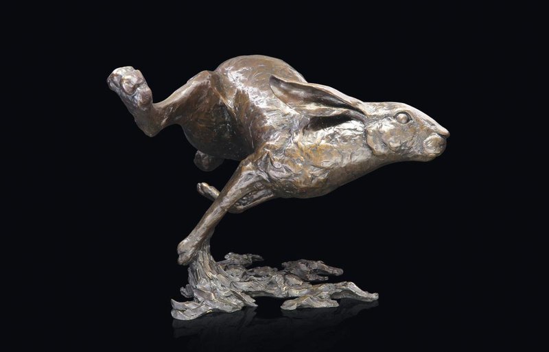 Full Pelt (Large Running Hare) - Michael Simpson Solid Bronze sculpture - 摆饰 - 其他金属 金色