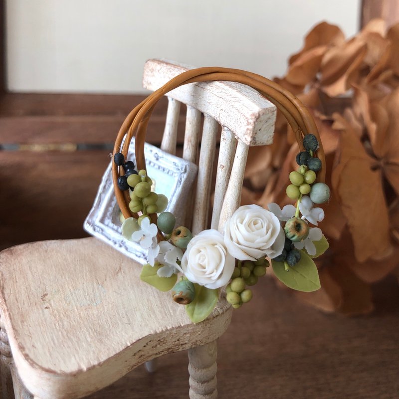 玫瑰花环吊坠 - 颈链 - 粘土 