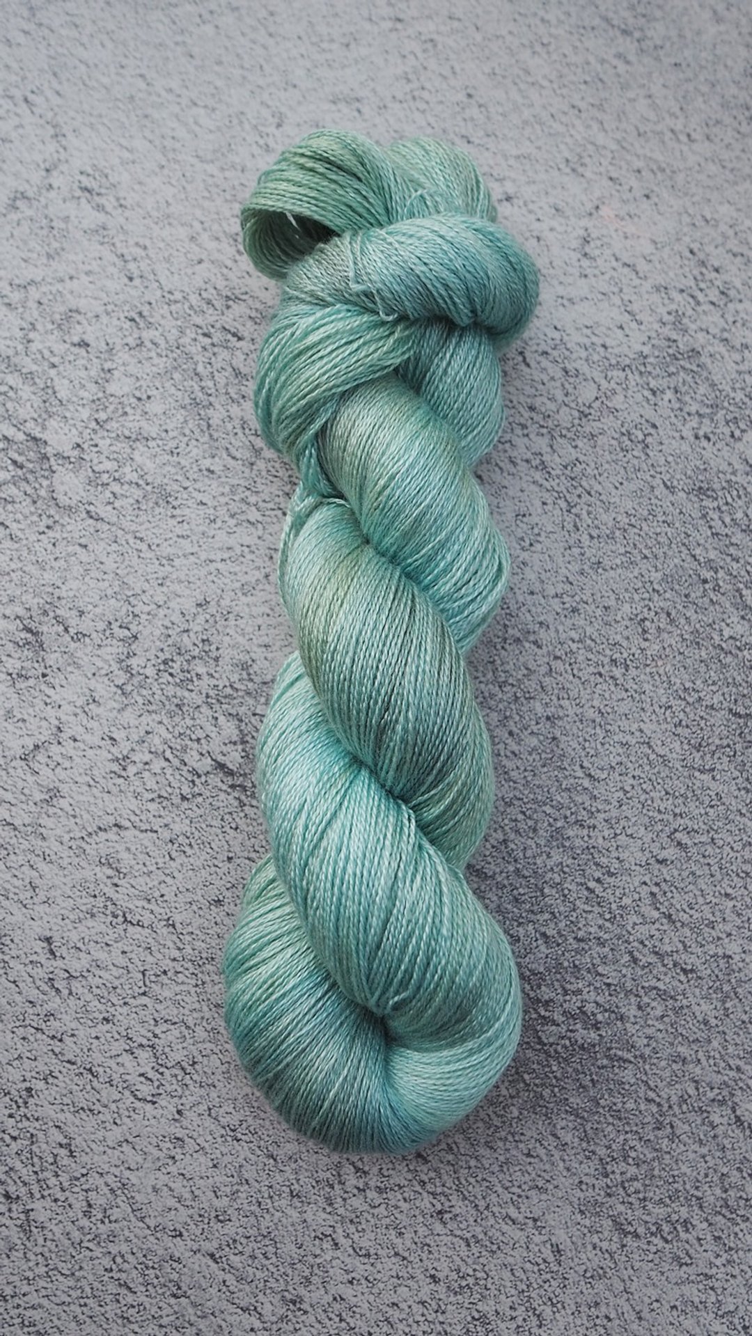 手染蕾丝线。玉石 (55 BFL/45 Silk) - 编织/刺绣/羊毛毡/裁缝 - 丝．绢 