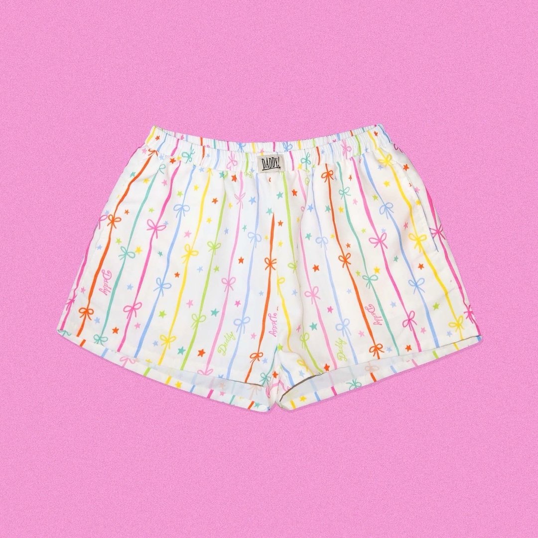 DADDY | Ribbon Rainbow Shorts 缎带彩虹短裤 俏皮可爱的蝴蝶结印花 - 女装短裤 - 其他材质 