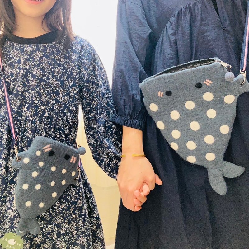 羊毛出在羊山上 羊毛毡  斜背包 手机包 鲸鲨 海洋 亲子包 - 侧背包/斜挎包 - 羊毛 蓝色