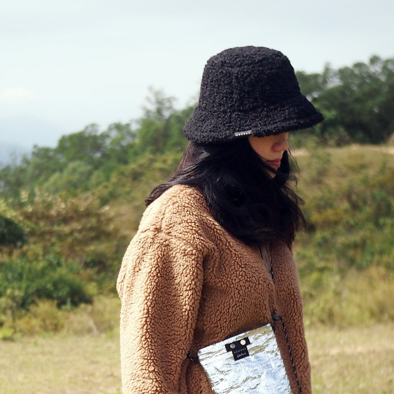 双面摇粒绒渔夫帽 羊羔毛两面帽子 日系户外毛毛绒帽 秋冬用 (黑) - 帽子 - 羊毛 黑色