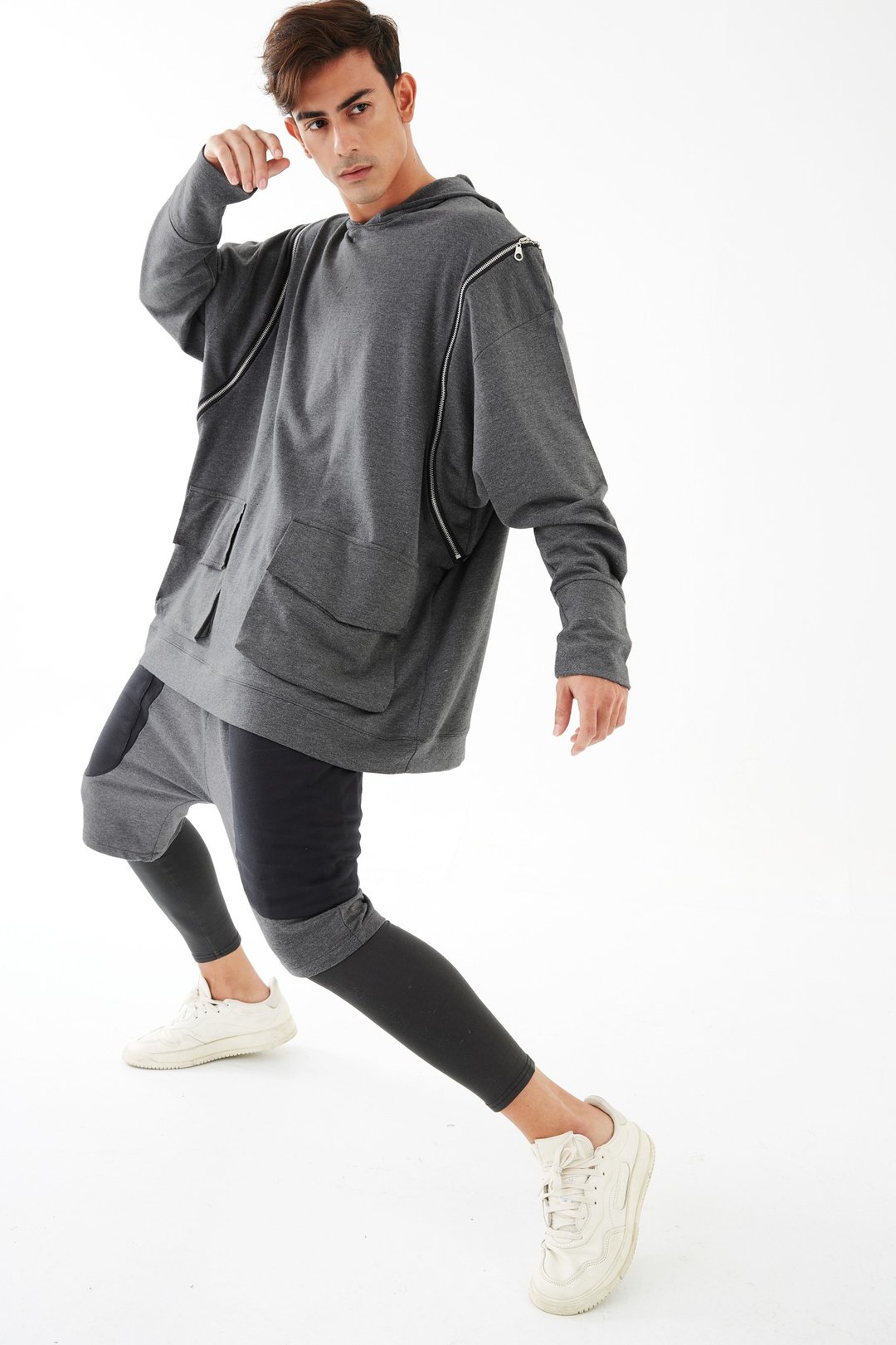 Oversized 连帽卫衣，饰有银色拉链，适合男士。 - 男装针织衫/毛衣 - 其他材质 灰色
