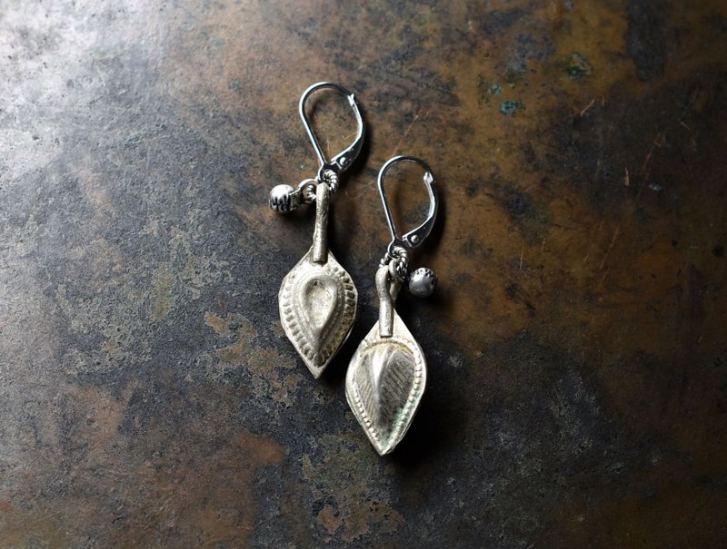 Afghan metal parts and Indian Silver bell earrings - 耳环/耳夹 - 其他金属 银色