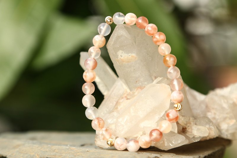 【手环系列】6mm 樱花玛瑙 缀镀金珠手环 每条独一 (欢迎定制) - 手链/手环 - 宝石 多色