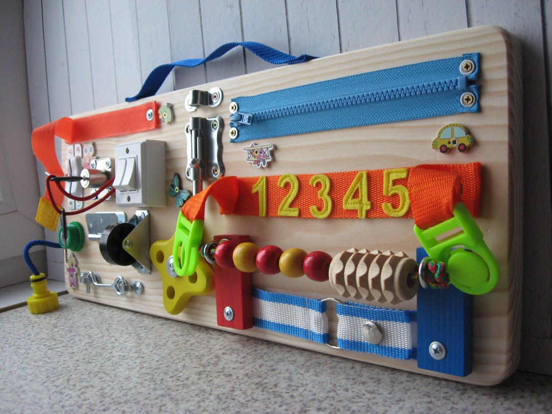 Natural Wooden busy board with numbers - baby discovery board- toddler busy toy - 玩具/玩偶 - 木头 多色