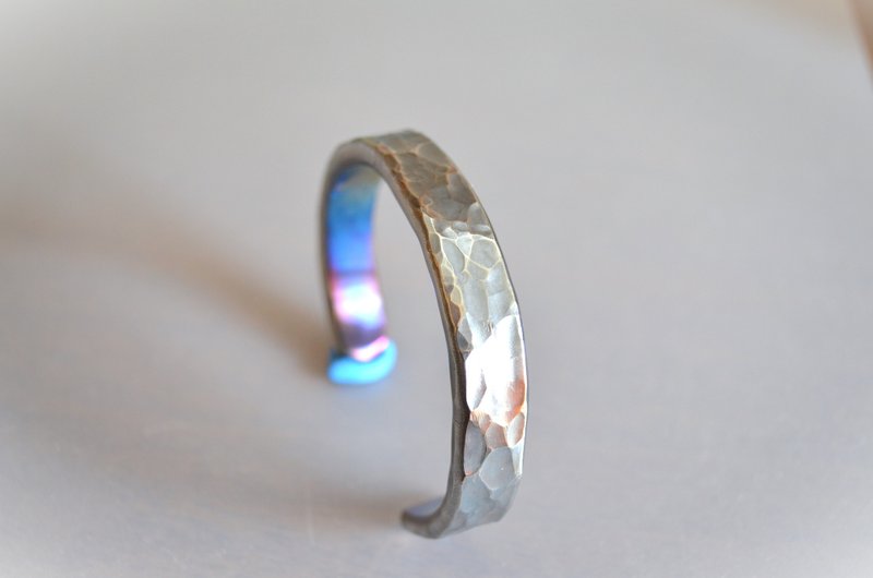 Titanium bangle・纯钛手镯・Silver Eight・椭圆形款式 - 手链/手环 - 其他金属 银色