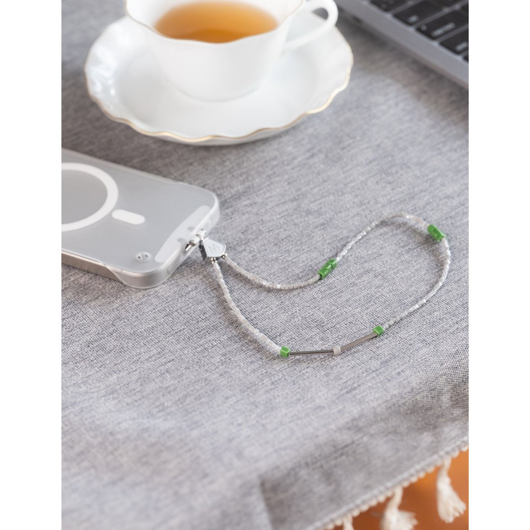M.Beads 日本串珠手机手链 /手机链 /手机吊饰 Matcha - 吊饰 - 其他材质 白色