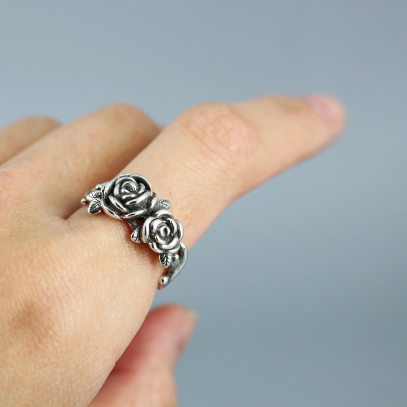 s925纯银戒指-玫瑰相依 Roses Ring - 戒指 - 纯银 银色