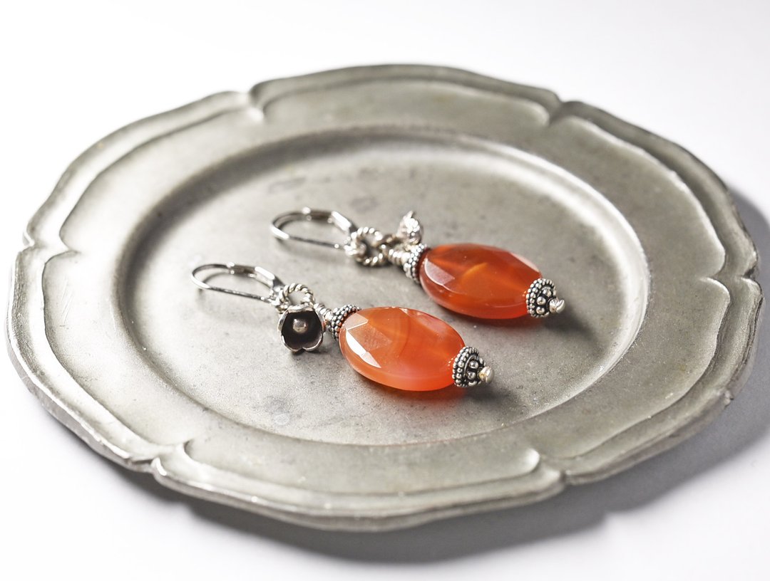 Carnelian and Karen Silver small flower earrings - 耳环/耳夹 - 宝石 橘色