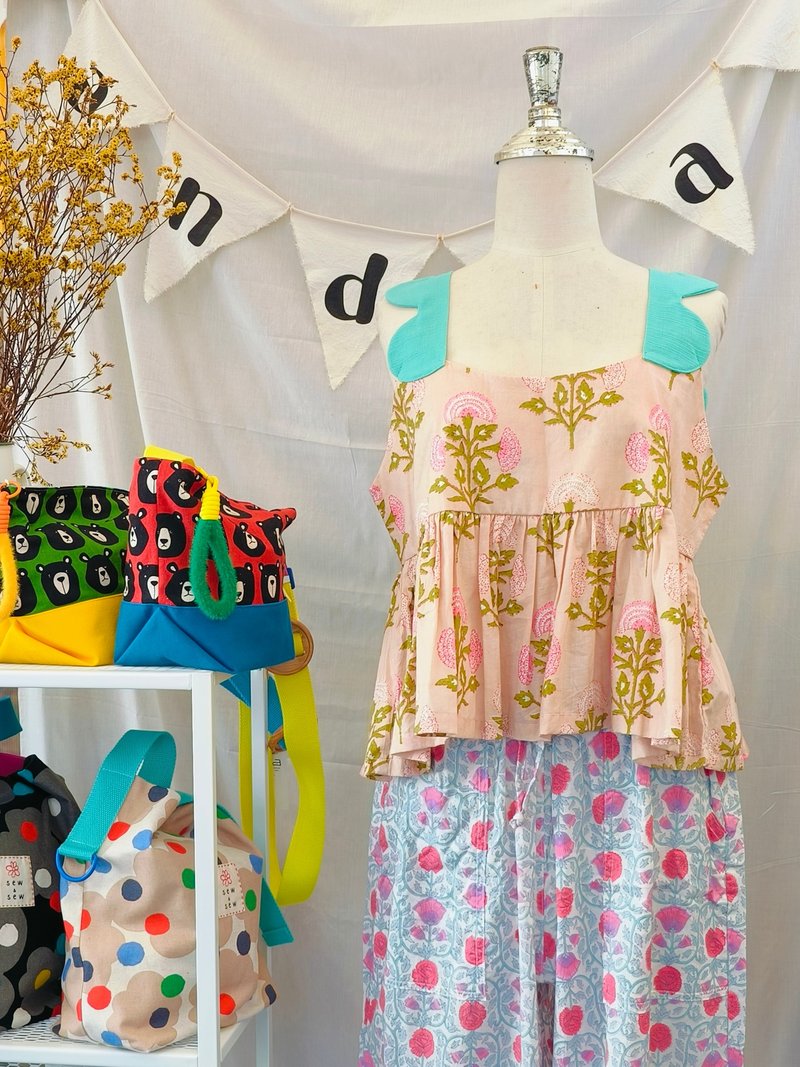 Pastel flowers printed cotton tank top with flower strap - 女装上衣 - 棉．麻 多色