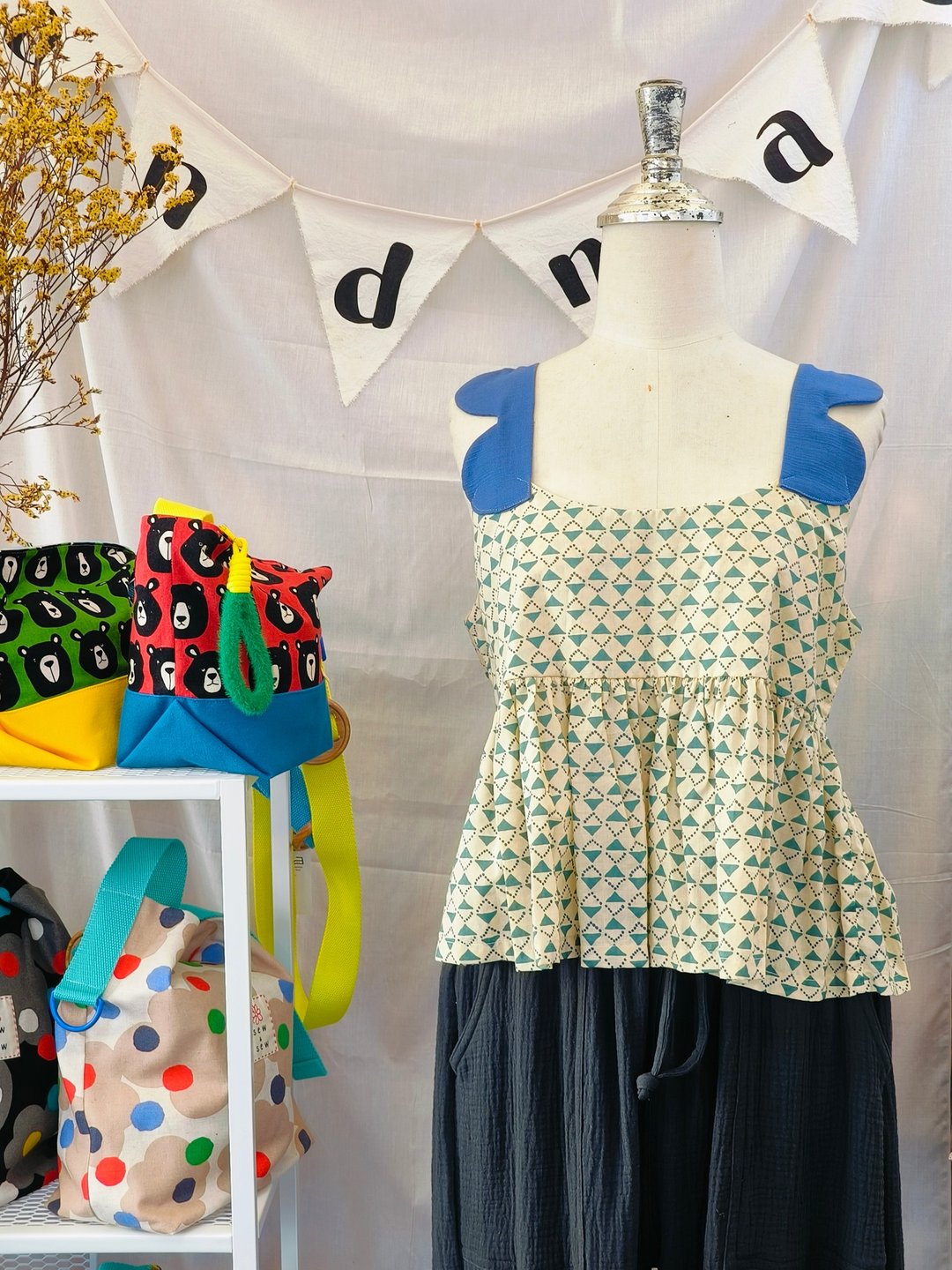 Pastel flowers printed cotton tank top with flower strap - 女装上衣 - 棉 多色