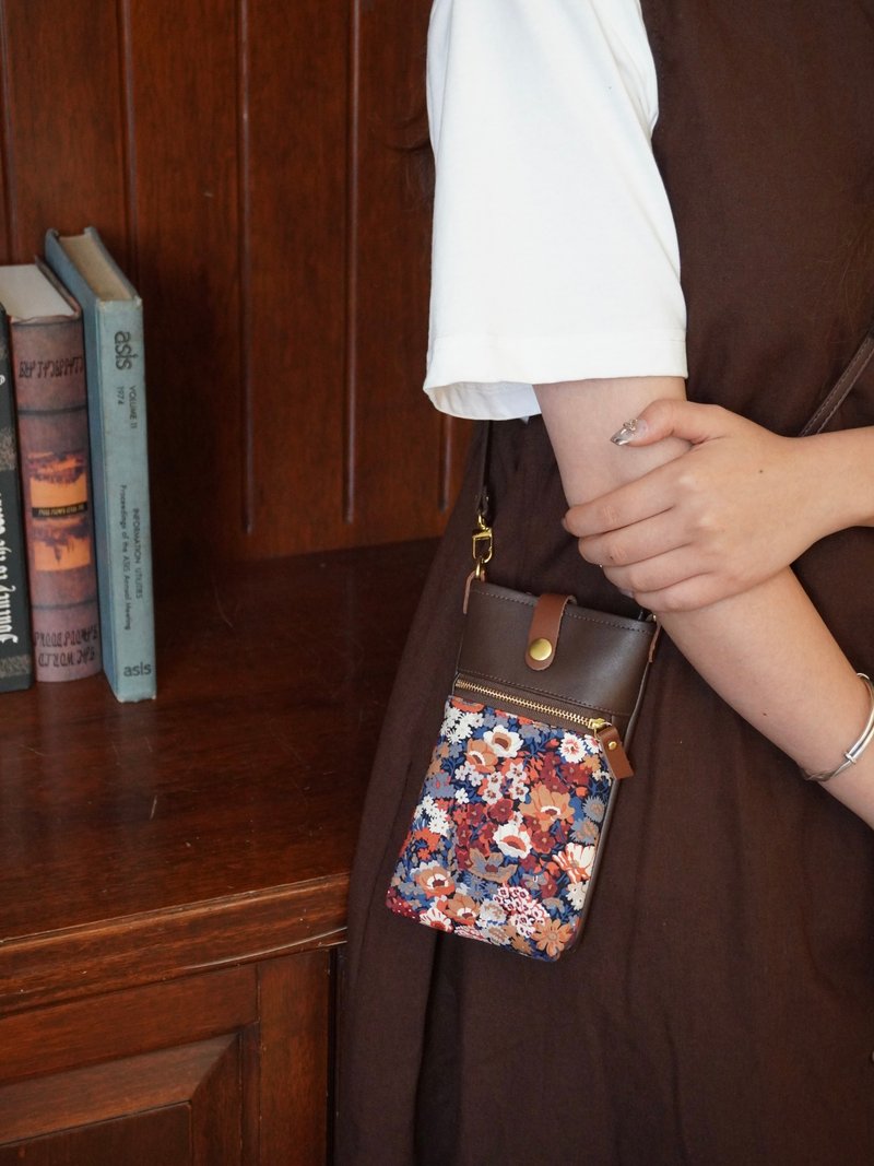 手工制英国Liberty春夏斜挎小巧轻便手机包单肩碎花斜挎包 - 侧背包/斜挎包 - 棉．麻 