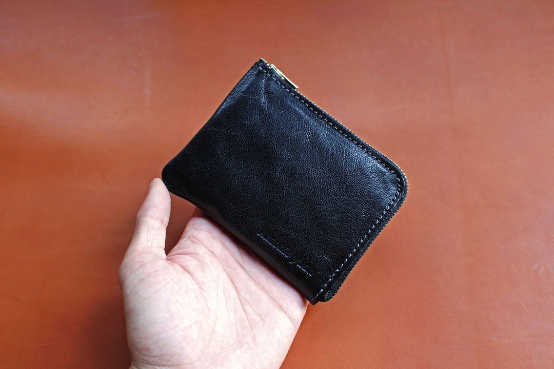 VULCAN Clutch L型拉链小包 意大利-Falco Pellami 全植物鞣山羊皮 / 澳洲袋鼠皮 小卡包 万用包 零钱包 Goatskin leather / Kangaroo leather - 手拿包 - 真皮 黑色