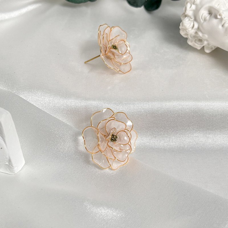 //繁花// 山茶花- 珠白/ 可订制 / 贴耳耳环 - 耳环/耳夹 - 树脂 白色