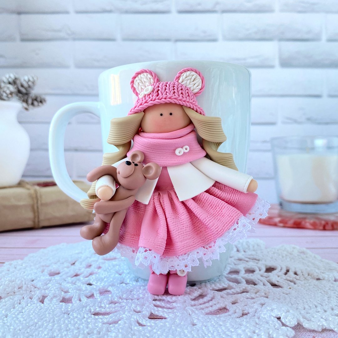Ceramic tea cup, Doll on mug - Unique coffee mug with Doll - Art handsculpted - 花瓶/陶器 - 瓷 粉红色