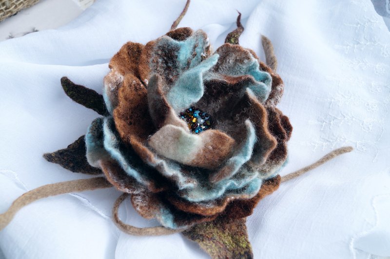 Textile Felt Brooch Flower Brown Blue Big Beautiful Pin Mom Nana Granny Godmothe - 胸针 - 羊毛 多色