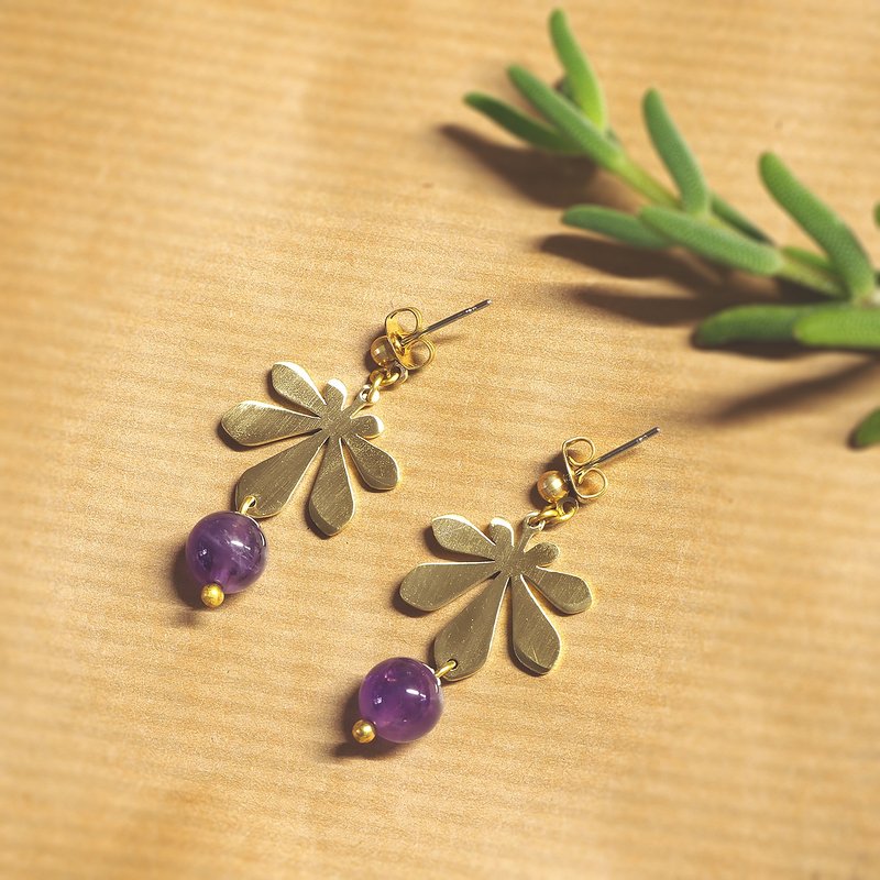Chestnut leaf earrings with Amethyst (brass hand made) - 耳环/耳夹 - 铜/黄铜 紫色