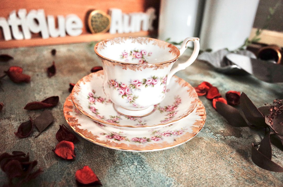 少见英国Royal Albert古董22K镶金Dimity Rose系列骨瓷杯盘三件组 - 其他杯子 - 瓷 白色