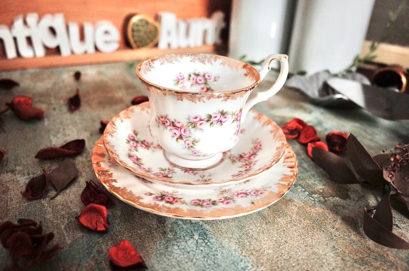 少见英国Royal Albert古董22K镶金Dimity Rose系列骨瓷杯盘三件组 - 其他杯子 - 瓷 白色