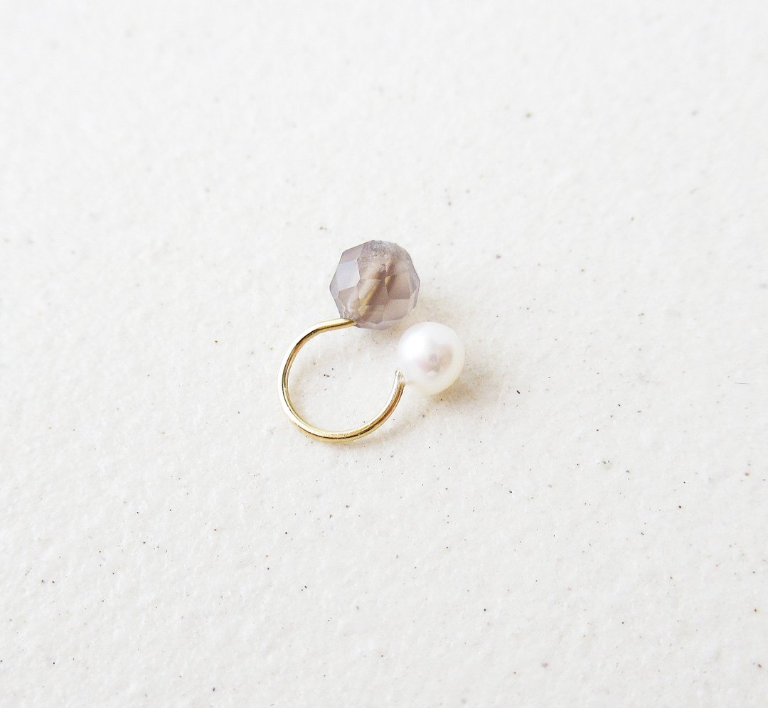 3 WAYS, Gray calcedony and Freshwater pearl (Ear cuff) - 耳环/耳夹 - 石头 灰色