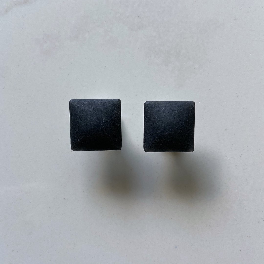 Custom mini cuffs Dress-up mini Clip-On and earrings_zero - 耳环/耳夹 - 树脂 黑色