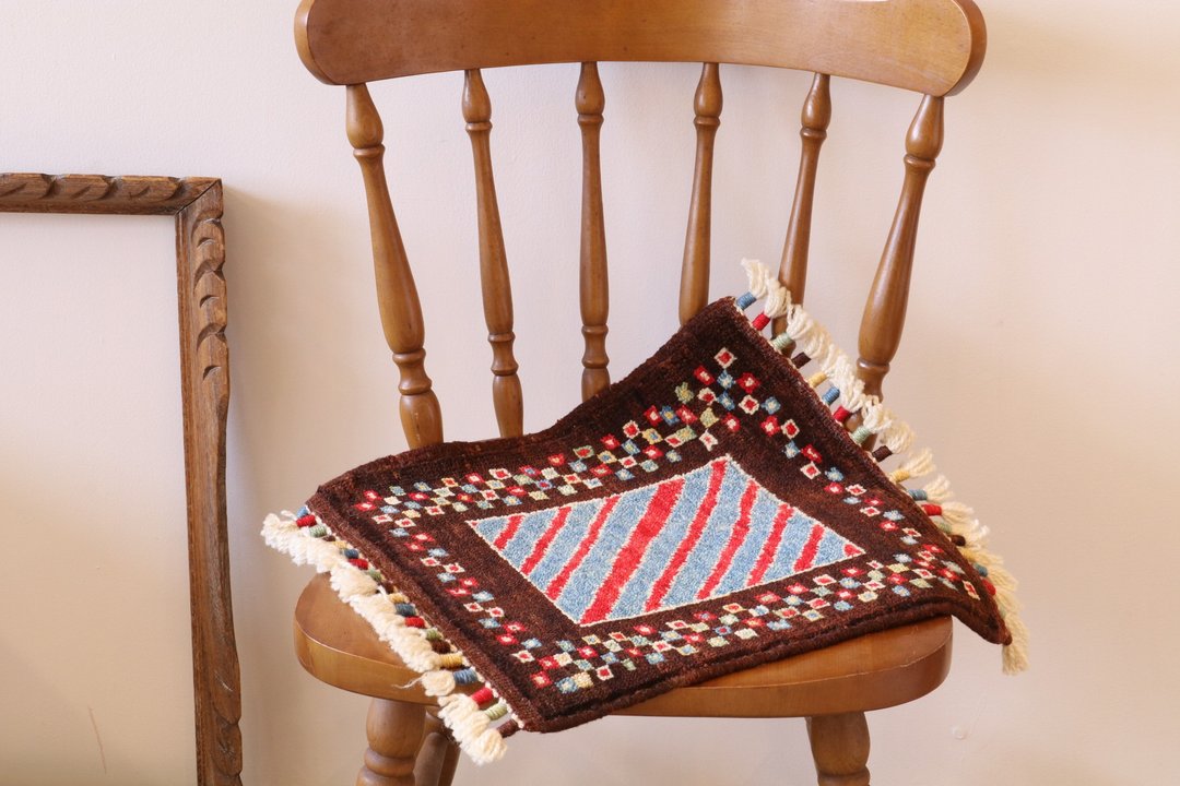 Hand-woven carpet cushion size handmade dark brown - 被子/毛毯 - 其他材质 咖啡色