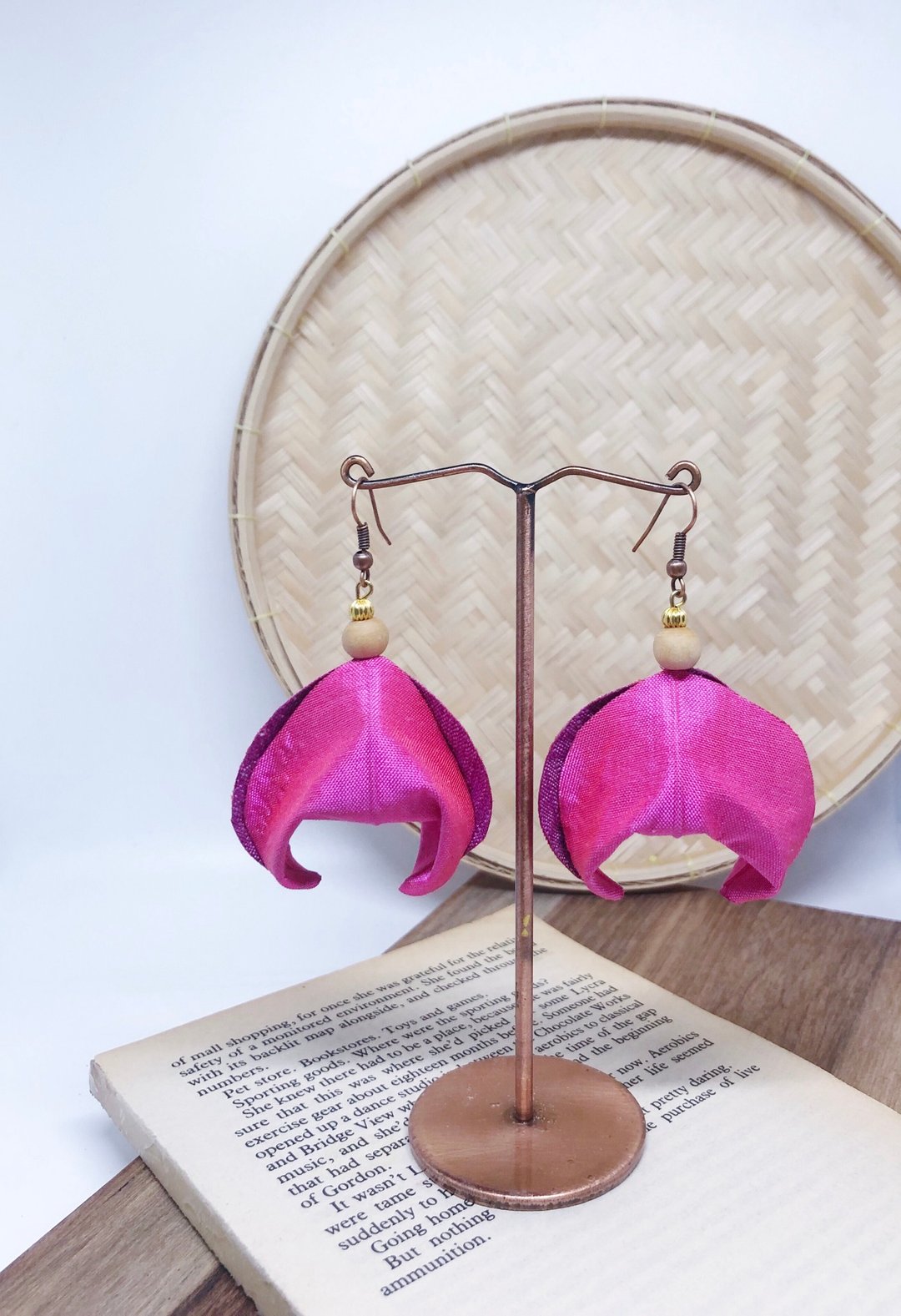 Thai silk earrings - 耳环/耳夹 - 丝．绢 粉红色