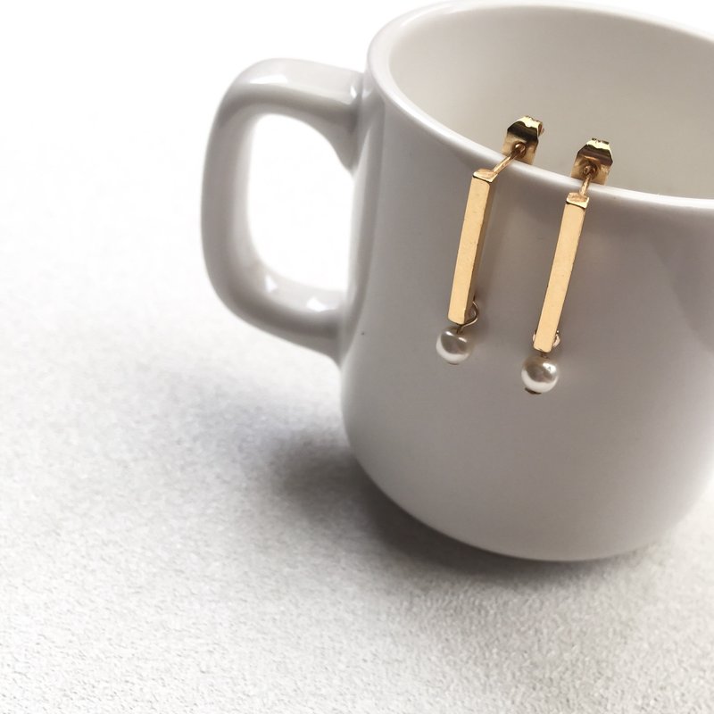 惊喜。惊叹号珍珠耳环 - 耳环/耳夹 - 其他金属 金色