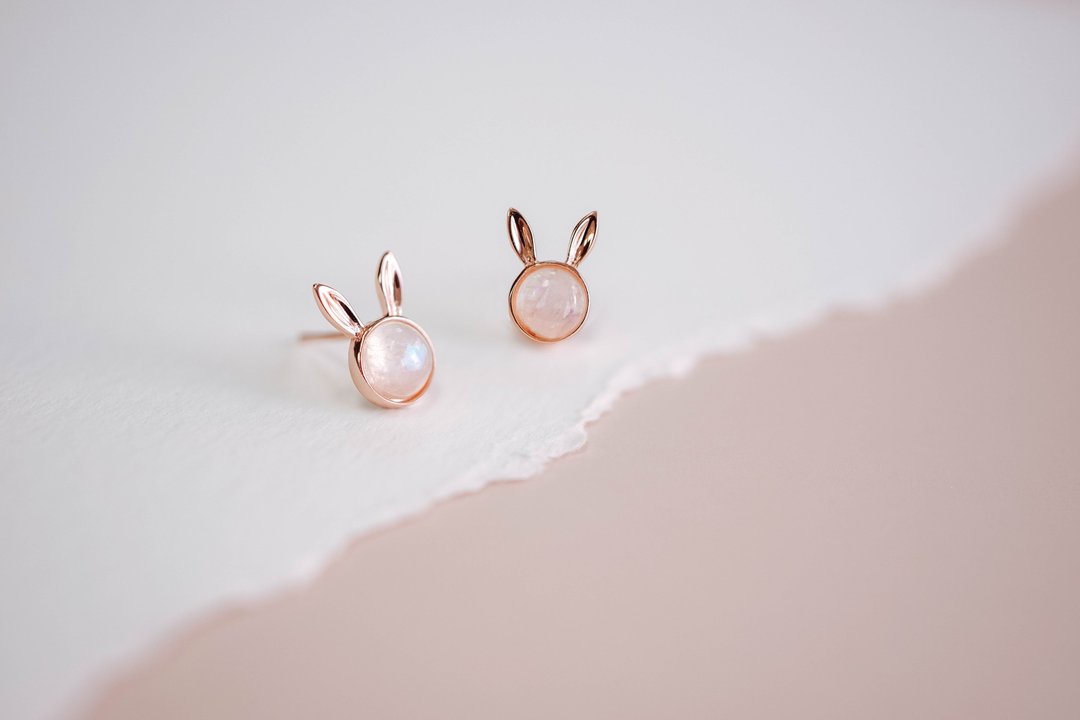 月亮石耳环 玫瑰金 梦兔子耳钉 Bunny Moonstone Rosegold - 耳环/耳夹 - 宝石 粉红色