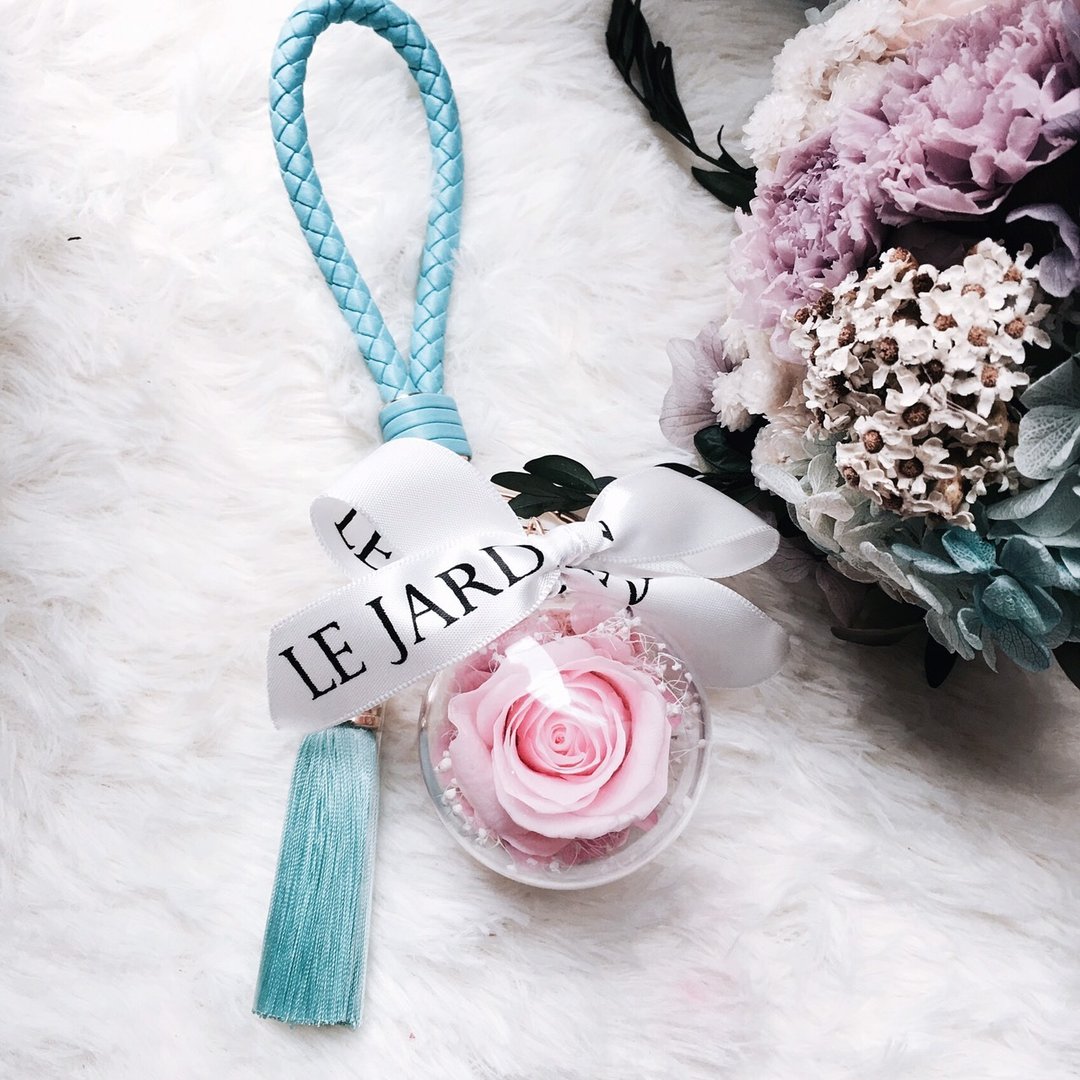 Le Jardin 爱丽丝梦游仙境蓝粉配色 永生玫瑰永生花球 流苏皮革钥匙圈 / 情人节 生日礼物 - 植栽/盆栽 - 植物．花 