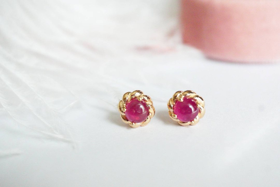 Stud Earrings Natural Ruby Silver925,Flower earrings - 耳环/耳夹 - 纯银 红色