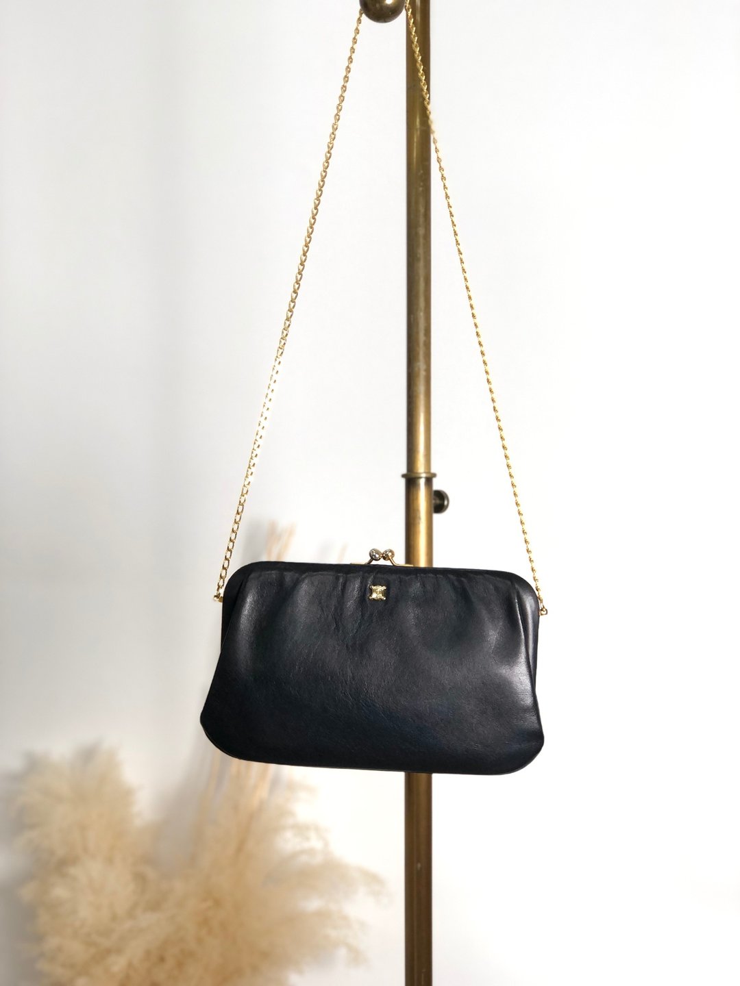 【 日本直送 名牌中古包 】CELINE  સέλિન 侧背包 黑色 饰章 皮革 带锁扣 链条 vintage 古着 fsu5cp - 侧背包/斜挎包 - 真皮 黑色