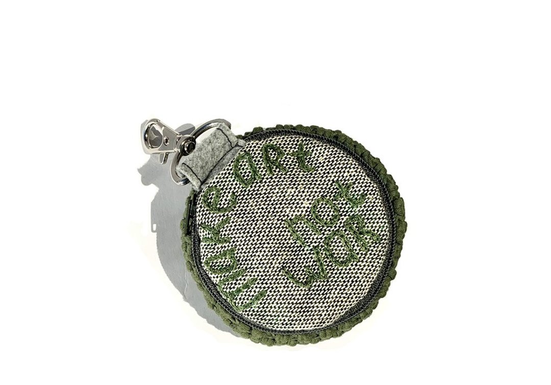 迷你零钱包 手工鉤針圓袋 Earphone cord holder Embroidered charger case Crochet keychain - 零钱包 - 棉 卡其色