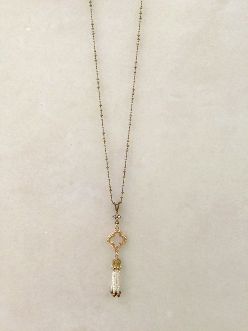 Minertés+珍珠母贝幸运草·珍珠(绿玉石)流苏·黄铜项链+ - 项链 - 珍珠 白色